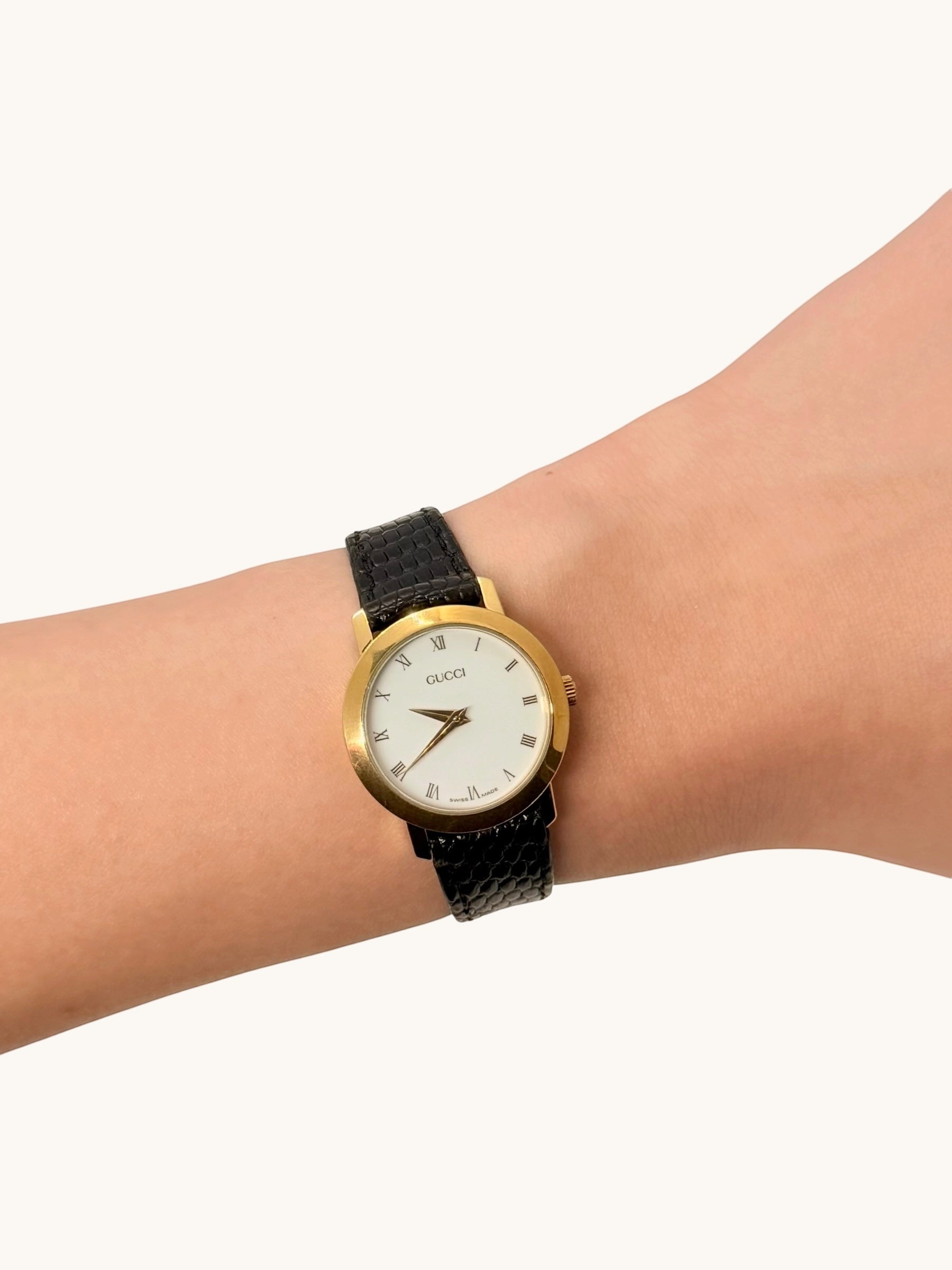 Vintage Gucci 2200L Roman Numerals Watch